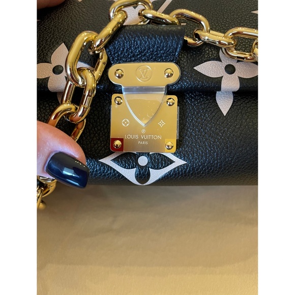 EXCLUSIVE LV SET - MAKE ME AN OFFER - Picture 3 of 6